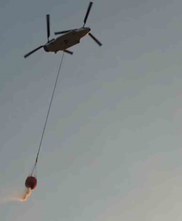 turkiyenin-en-buyuk-yangin-sondurme-helikopteri-sahaya-indi-VZYT987D.jpg
