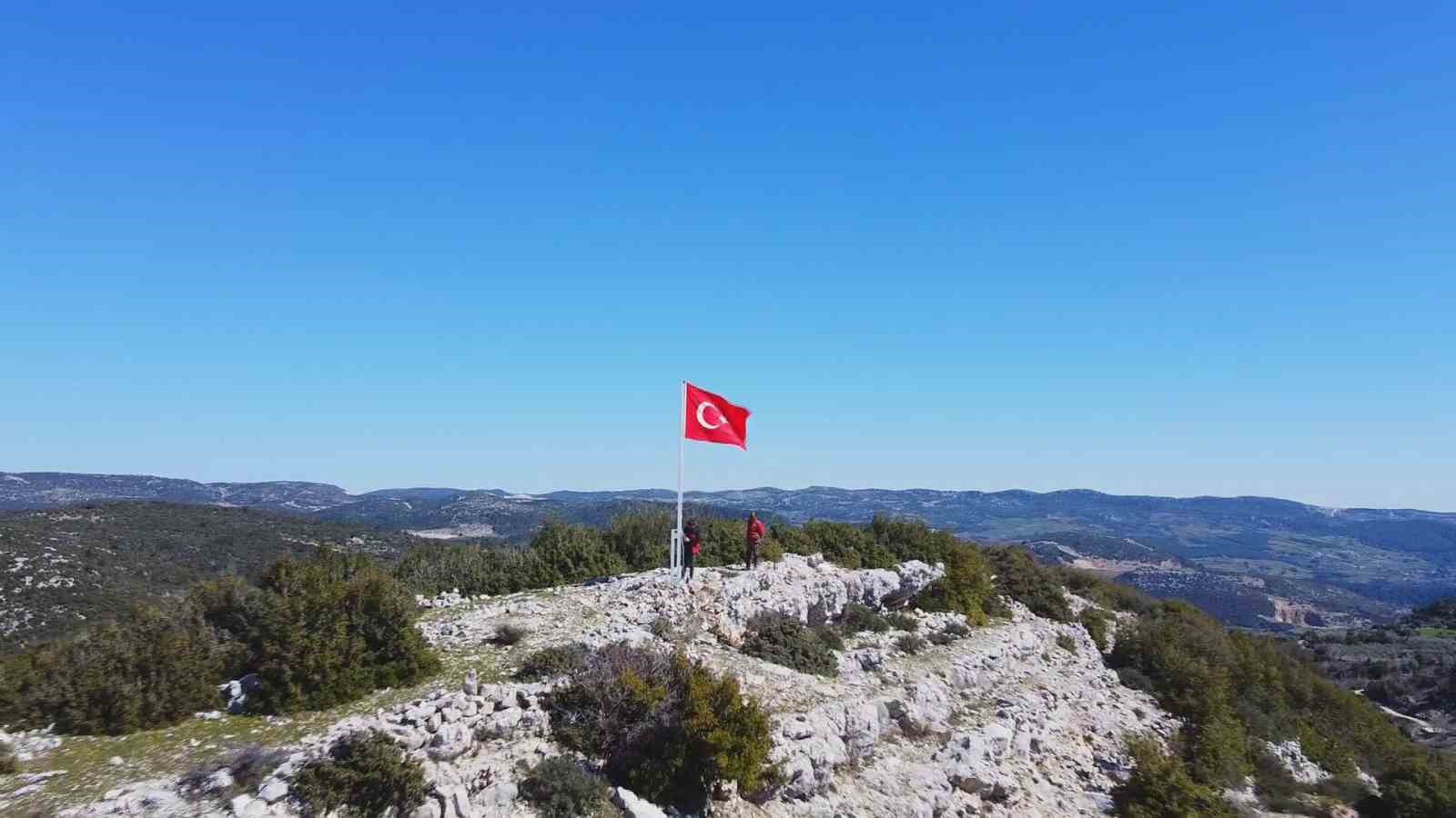 turkiyenin en guneyindeki mahallede 7 tepede 7 bayrak gondere cekildi 2 rwBPTH34