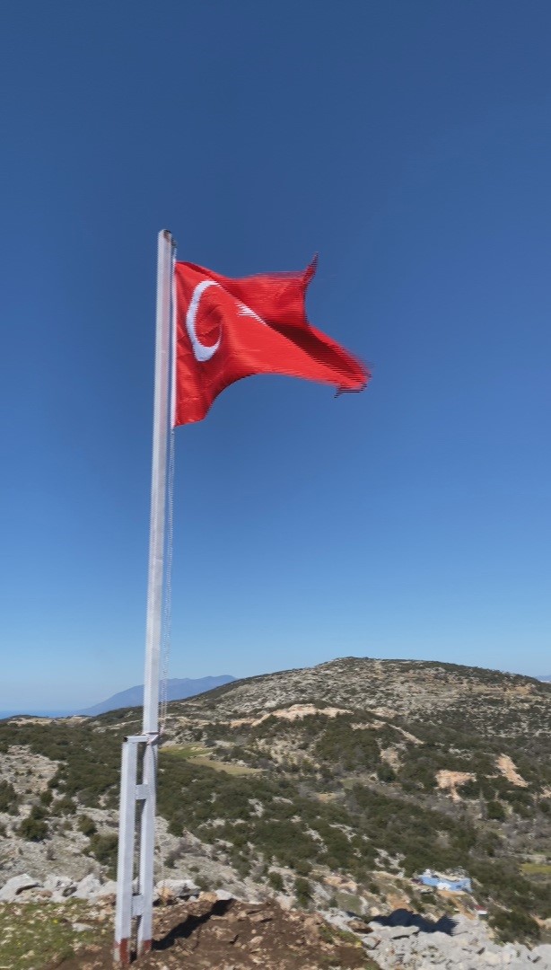 turkiyenin en guneyindeki mahallede 7 tepede 7 bayrak gondere cekildi 3 2kyRGY7I
