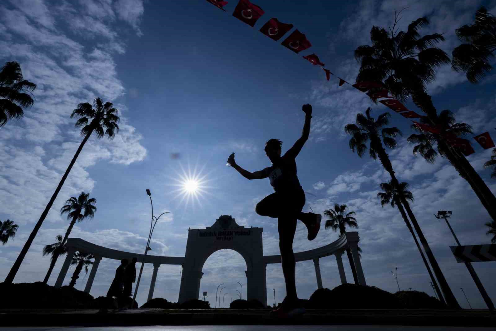 turkiyenin en hizli maratonu yine mersinde kosuldu 3 fywy8ukn