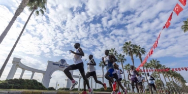 turkiyenin-en-hizli-maratonu-yine-mersinde-kosuldu-5PnJ4LKG.jpg