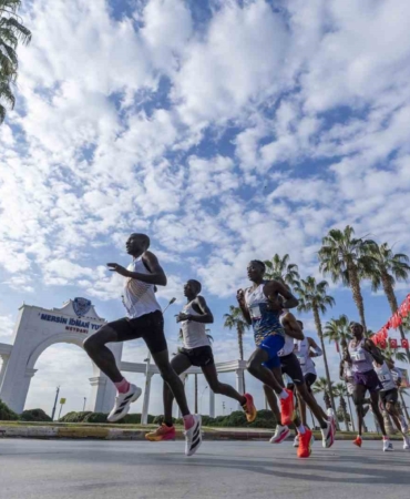 turkiyenin-en-hizli-maratonu-yine-mersinde-kosuldu-5PnJ4LKG.jpg