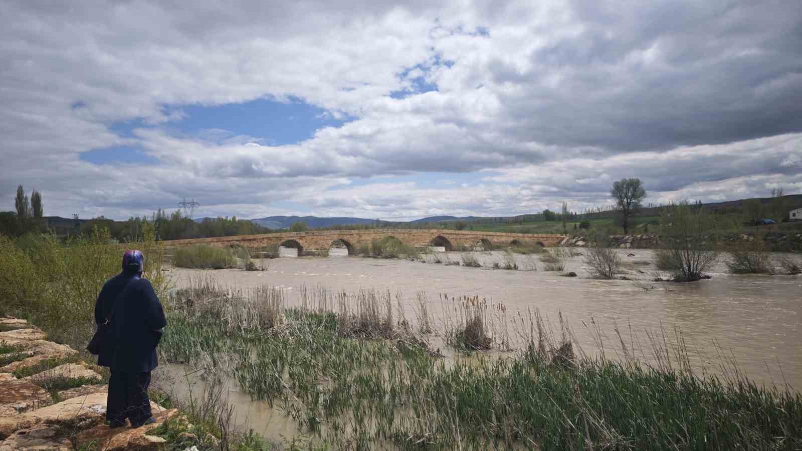 turkiyenin en uzun nehri kizilirmaki besleyen yildiz irmagi costu 2 eqzy9A7X