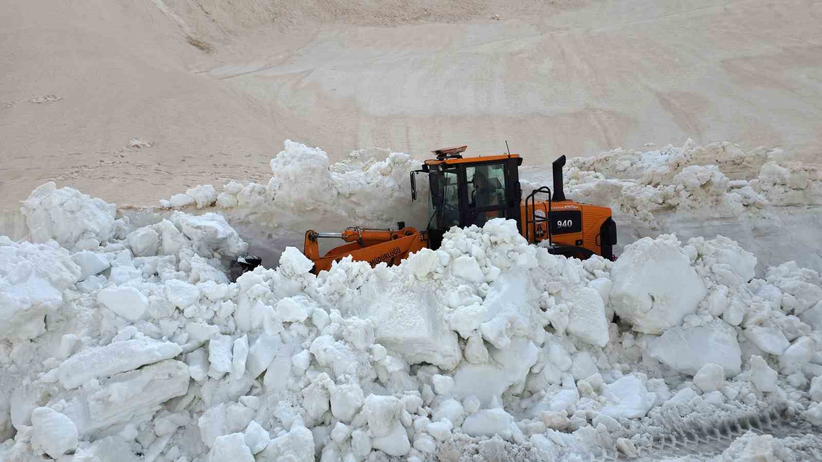 turkiyenin en yuksek gecidinde hummali calisma devam ediyor 3 KPAOpkfq