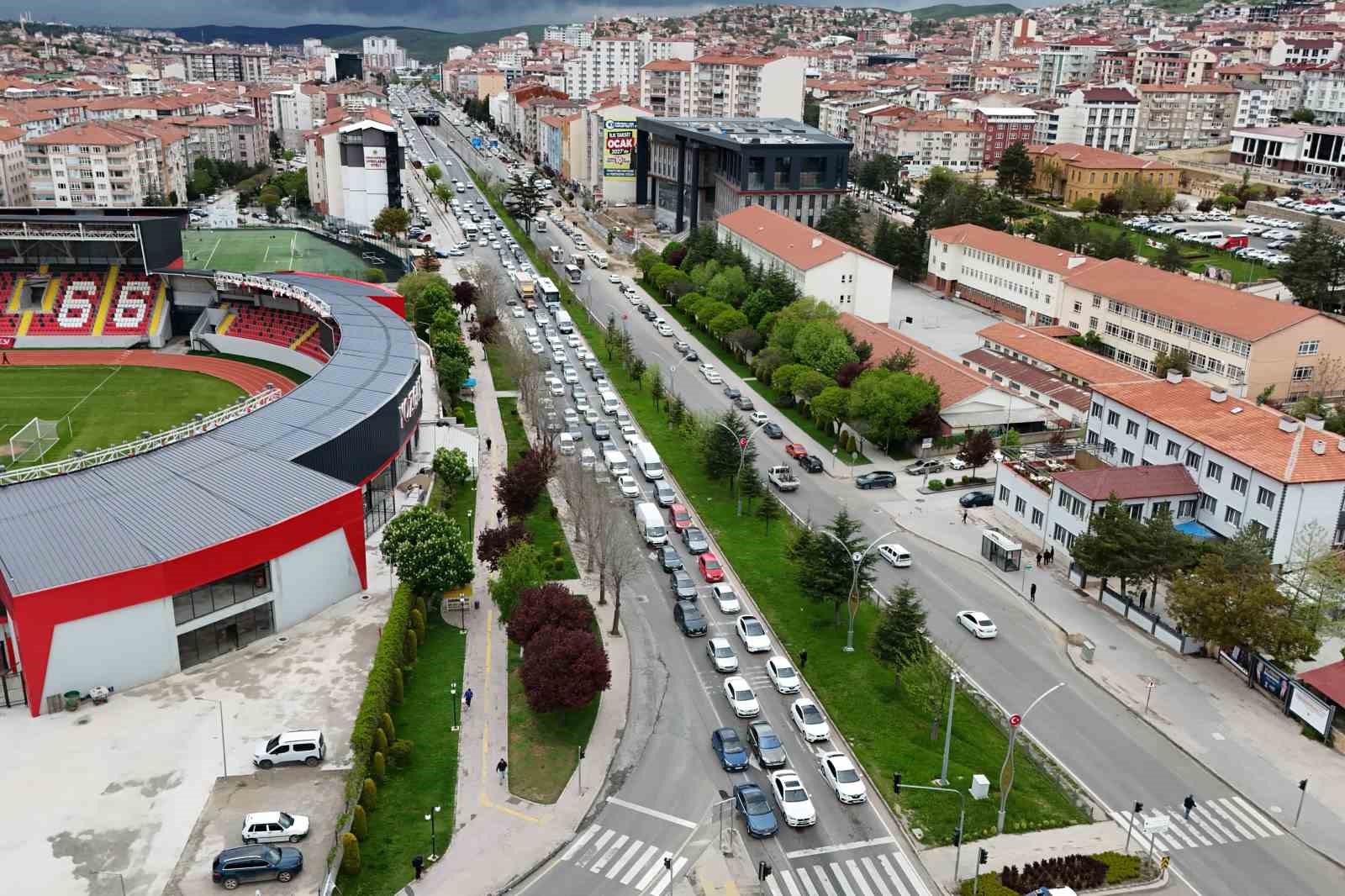 turkiyenin gecis guzergahi yozgatta bayram trafigi yogunlugu 1 8KYF5my9