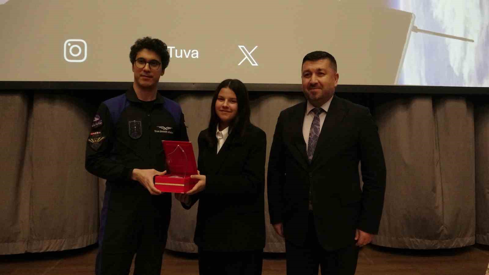 turkiyenin ikinci milli astronotu tuva cihangir atasever ispartada ogrencilerle bulustu 5 hTJhJM4L