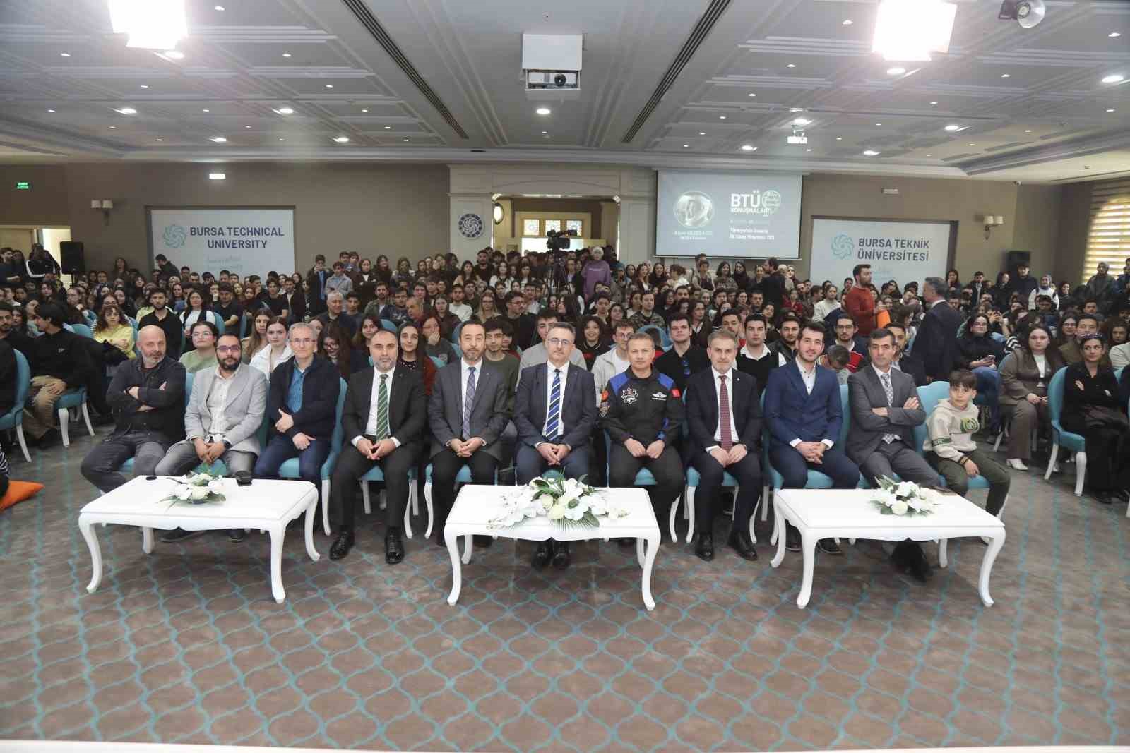 turkiyenin ilk astronotu alper gezeravci btu ogrencileriyle bulustu 1 ZCtXnlj4