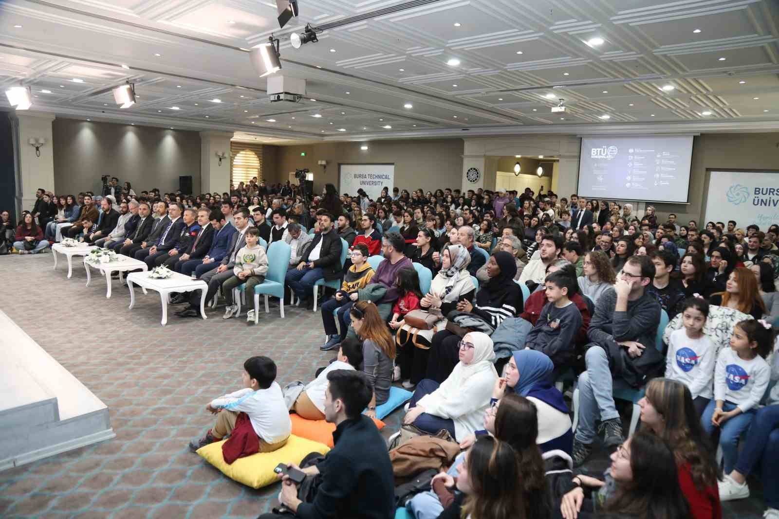 turkiyenin ilk astronotu alper gezeravci btu ogrencileriyle bulustu 2 DLzSDW1J