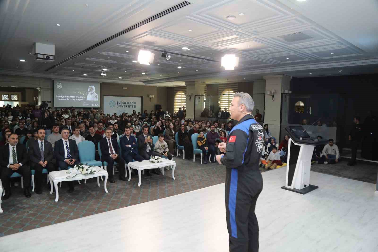 turkiyenin ilk astronotu alper gezeravci btu ogrencileriyle bulustu 4 ddqCfktQ