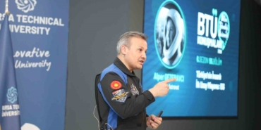 turkiyenin-ilk-astronotu-alper-gezeravci-btu-ogrencileriyle-bulustu-7N9XKj4U.jpg
