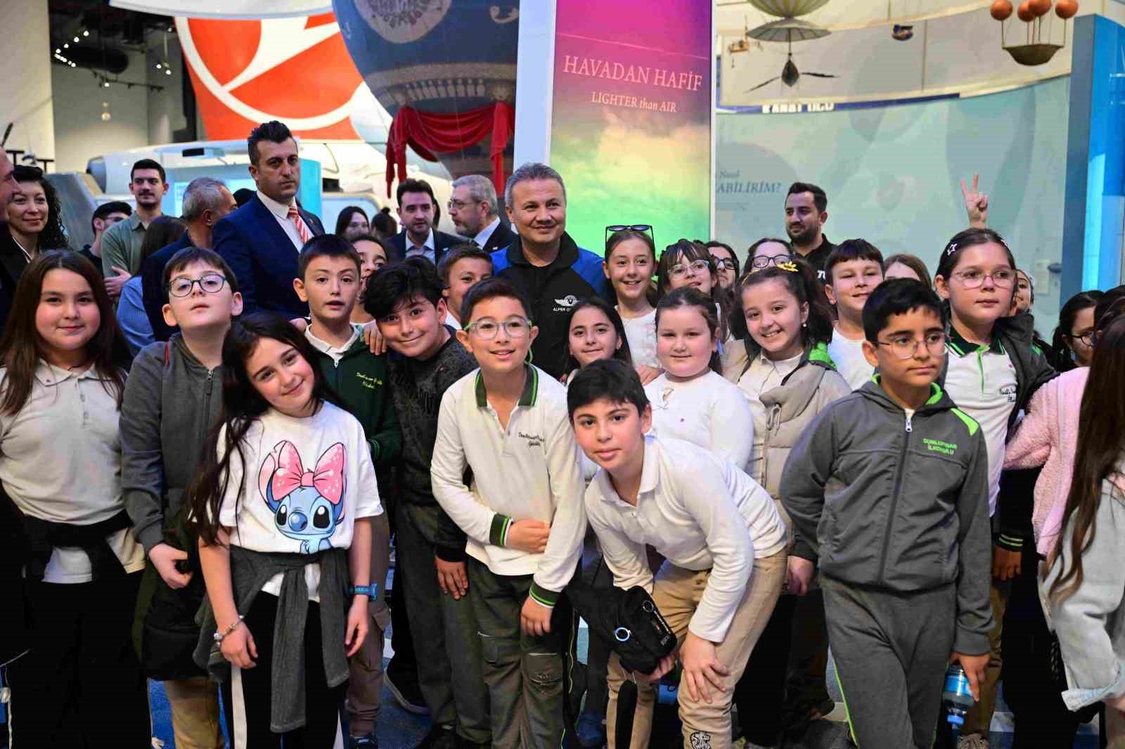 turkiyenin ilk astronotu gezeravci guhemde uzay yolculugunu anlatti 2 2lrrqZgm