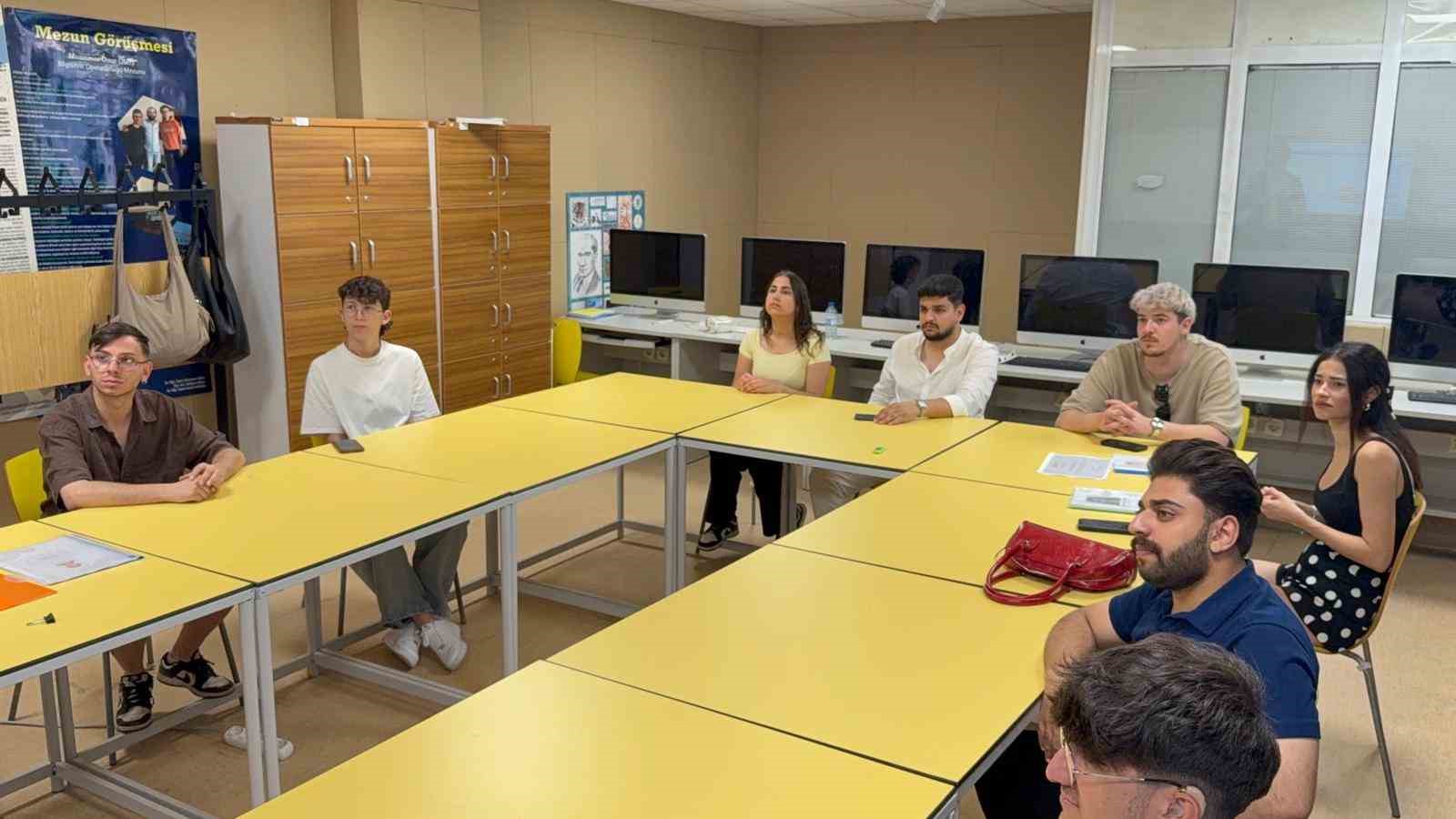 Türkiye’nin ilk doktoralı işitme engelli mühendisi ‘Özel’ öğrencilere ders veriyor 7 turkiyenin ilk doktorali isitme engelli muhendisi ozel ogrencilere ders veriyor 3 6Nk3ypuY