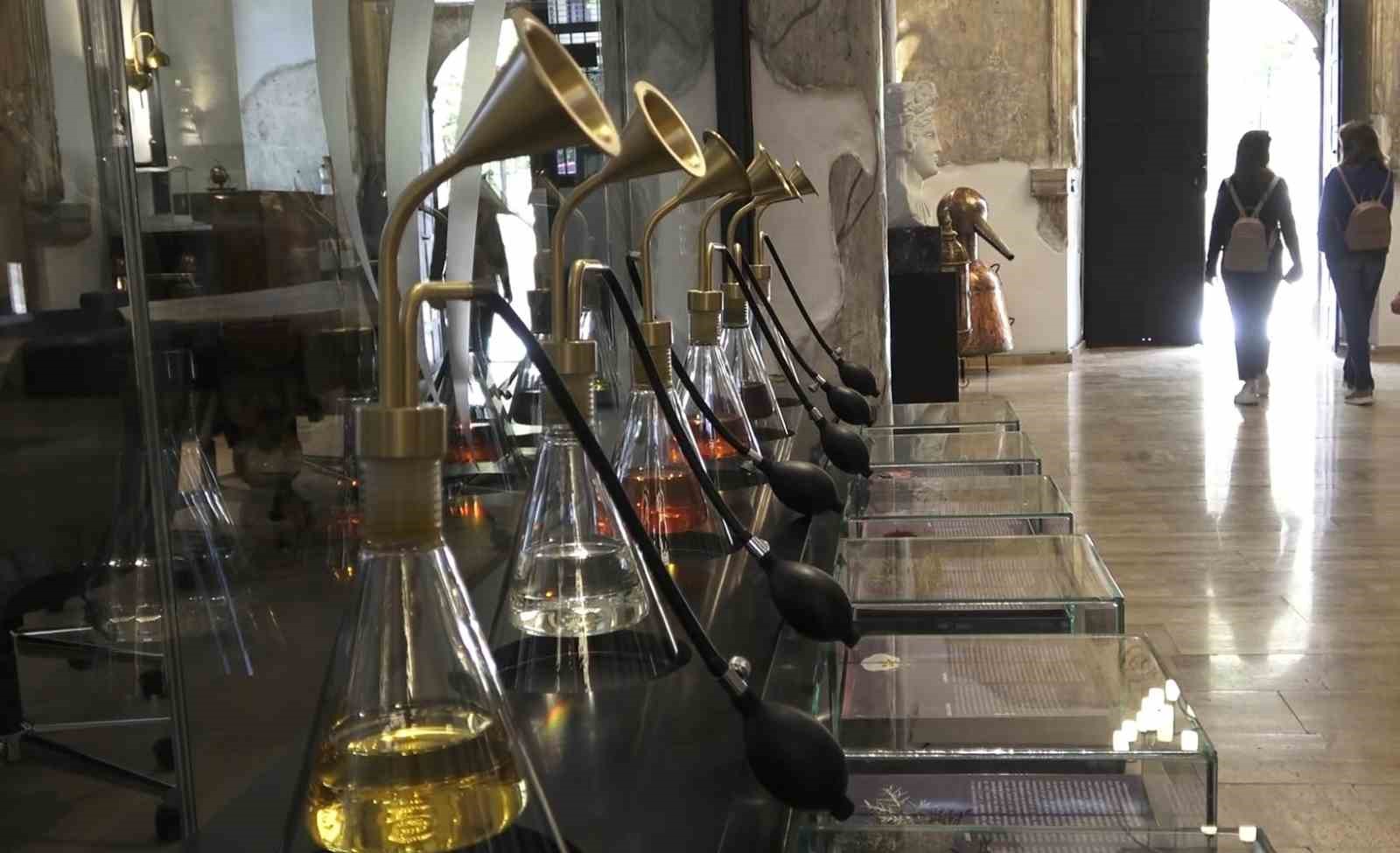 turkiyenin ilk koku muzesi ispartada 4 bin 500 yillik parfum formulu sergileniyor 5 dtIAWkP8
