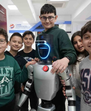 turkiyenin-nufusa-kaydedilen-ilk-robotu-simdi-de-ise-basladi-31TIkXCm.jpg