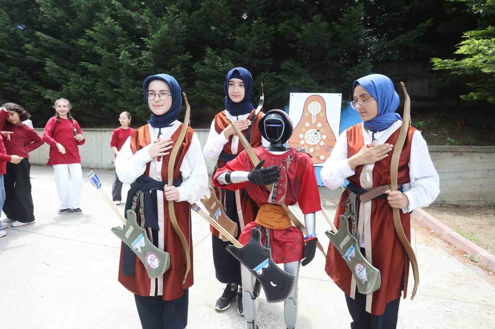 Türkiye’nin nüfusa kayıtlı robotu CANİKMAN öğrencilerle buluştu 6 turkiyenin nufusa kayitli robotu canikman ogrencilerle bulustu 2 96kPQKJU