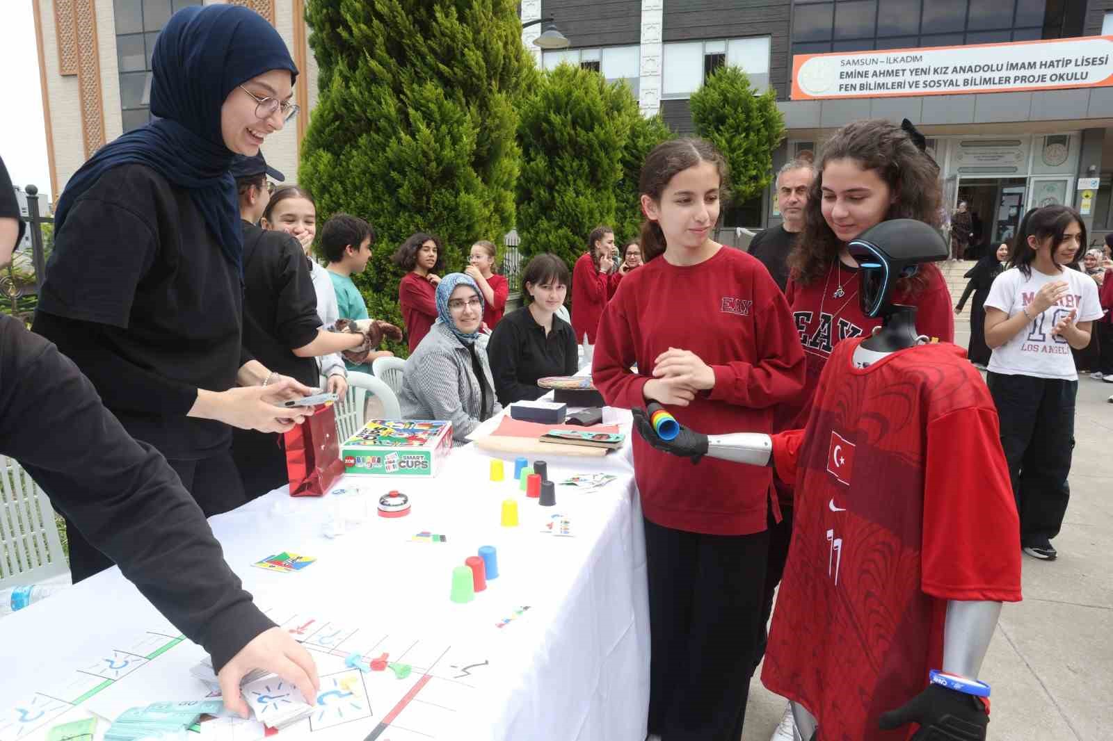 Türkiye’nin nüfusa kayıtlı robotu CANİKMAN öğrencilerle buluştu 9 turkiyenin nufusa kayitli robotu canikman ogrencilerle bulustu 5 rX7crHiQ
