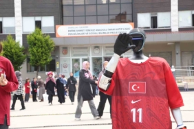 turkiyenin-nufusa-kayitli-robotu-canikman-ogrencilerle-bulustu-RQqEPCyj.jpg