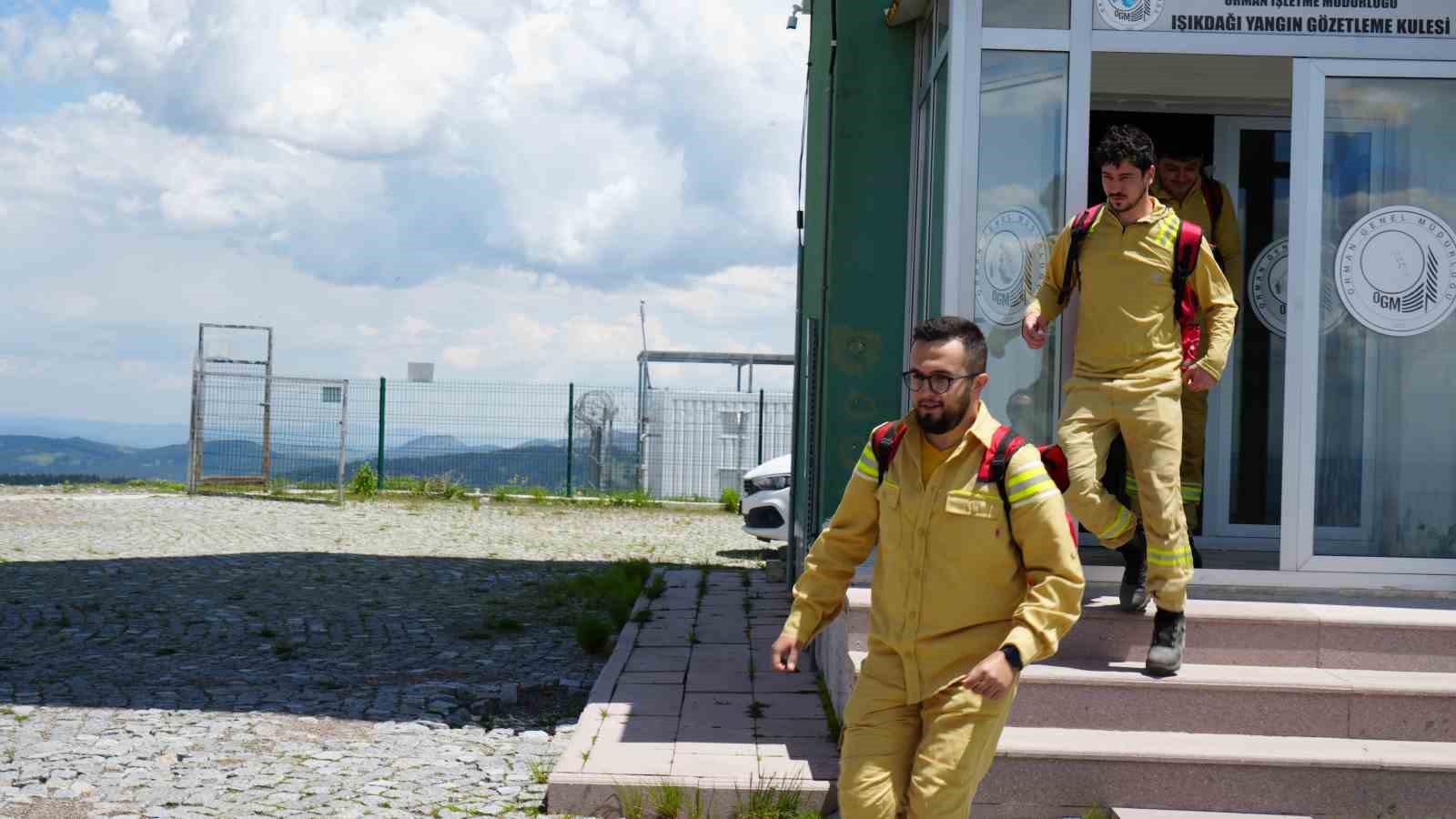 Türkiye’nin orman nöbeti başladı: 2020 rakımdaki kulede 7/24 nöbet tutuluyor 9 turkiyenin orman nobeti basladi 2020 rakimdaki kulede 724 nobet tutuluyor 5 DTXqrC2U