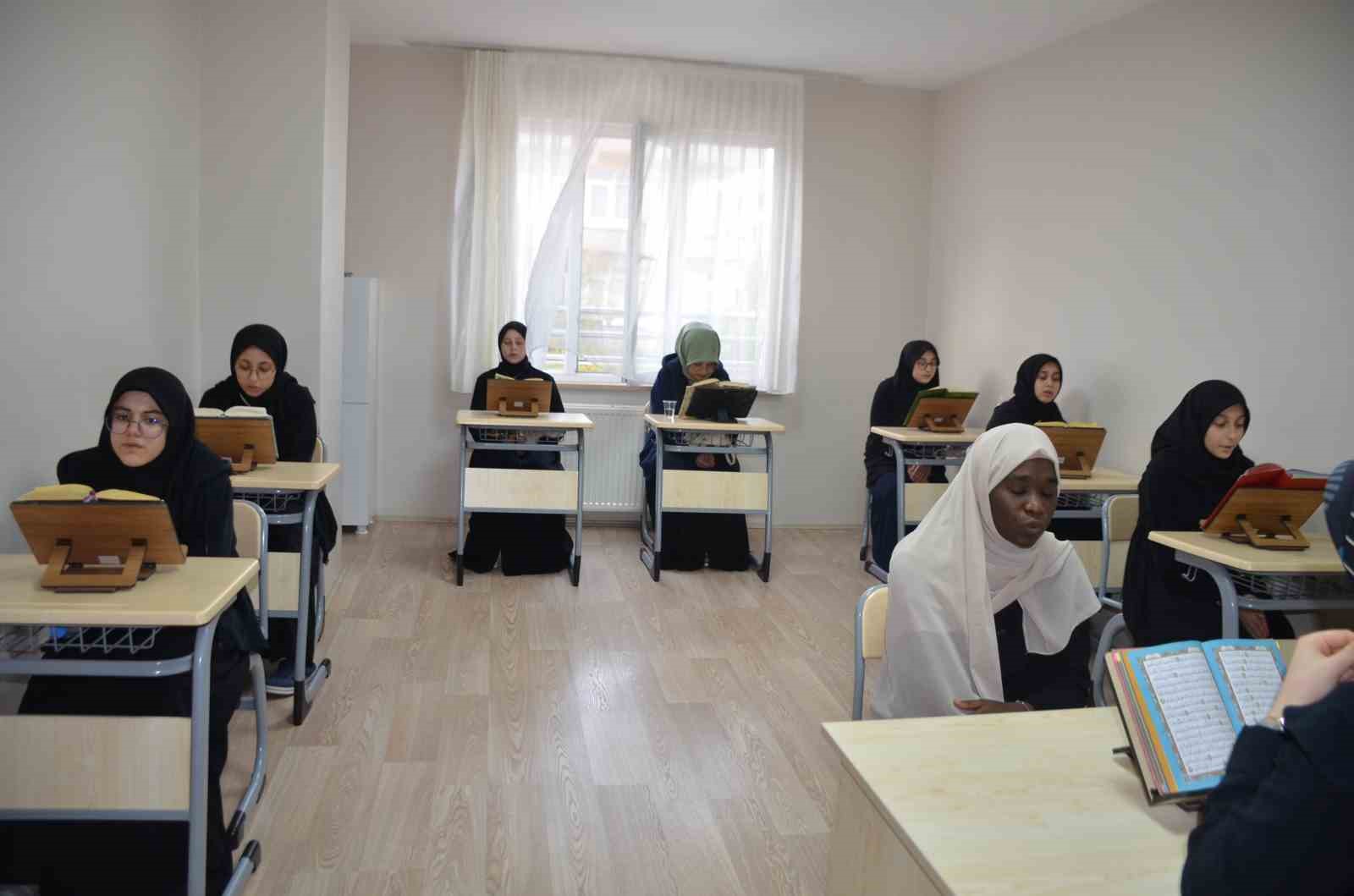 Türkiye’ye eğitim için geldi, her gün 3 saat uykuyla azmederek 8 ayda hafız oldu 6 turkiyeye egitim icin geldi her gun 3 saat uykuyla azmederek 8 ayda hafiz oldu bYcnHLFf