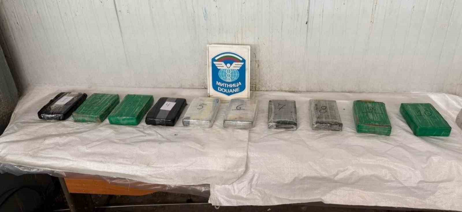 turkiyeye sokulmak istenen 11 kilo 180 gram kokain ve 5 kilo altin sinirda yakalandi 52bWvpH3