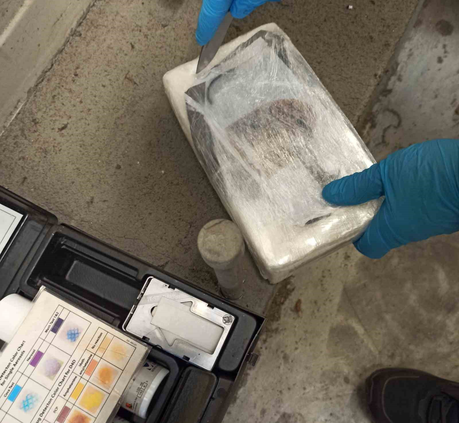 Türkiye’ye sokulmak istenen 3 kilo 190 gram kokain sınırda yakalandı 4 turkiyeye sokulmak istenen 3 kilo 190 gram kokain sinirda yakalandi 0 WTEnZnAQ