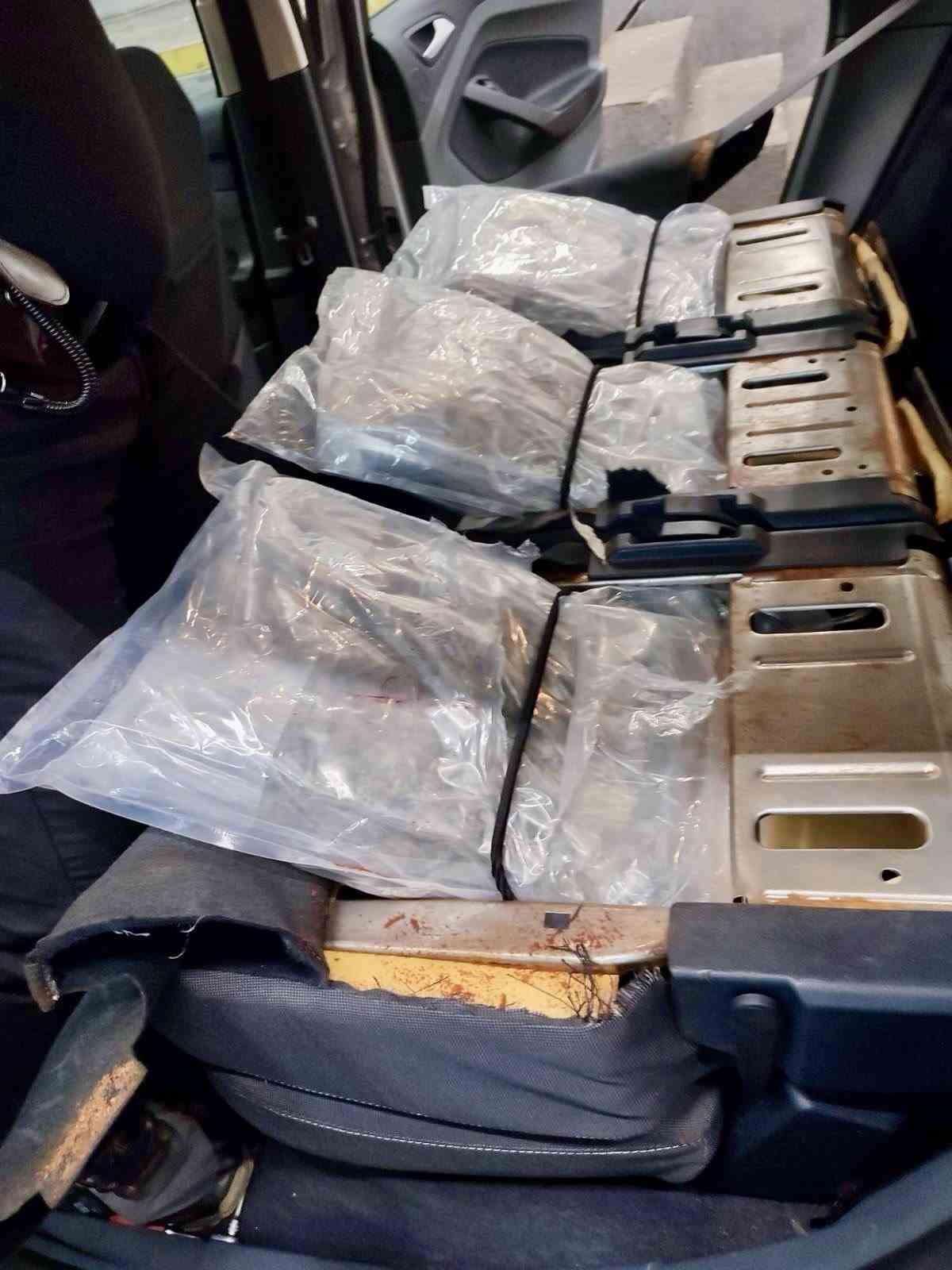 turkiyeye sokulmak istenen 31 kilo esrar sinirda ele gecirildi 1 Qezsg58n