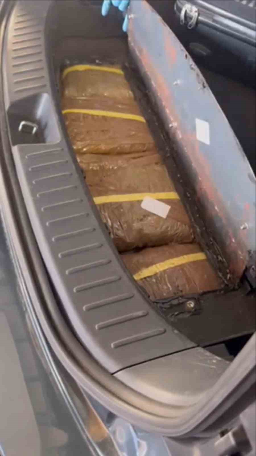 Türkiye’ye sokulmak istenen 45 kilo 760 gram esra sınırda yakalandı 5 turkiyeye sokulmak istenen 45 kilo 760 gram esra sinirda yakalandi 1 UPWJyymO