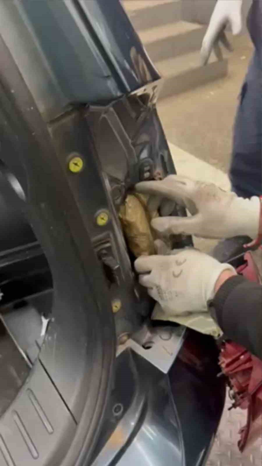 Türkiye’ye sokulmak istenen 45 kilo 760 gram esra sınırda yakalandı 6 turkiyeye sokulmak istenen 45 kilo 760 gram esra sinirda yakalandi 2 fCNvhHML