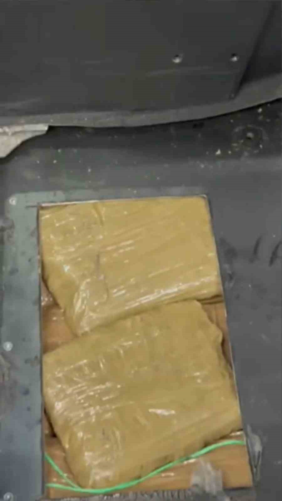 Türkiye’ye sokulmak istenen 45 kilo 760 gram esra sınırda yakalandı 8 turkiyeye sokulmak istenen 45 kilo 760 gram esra sinirda yakalandi 4 UJeFzyts