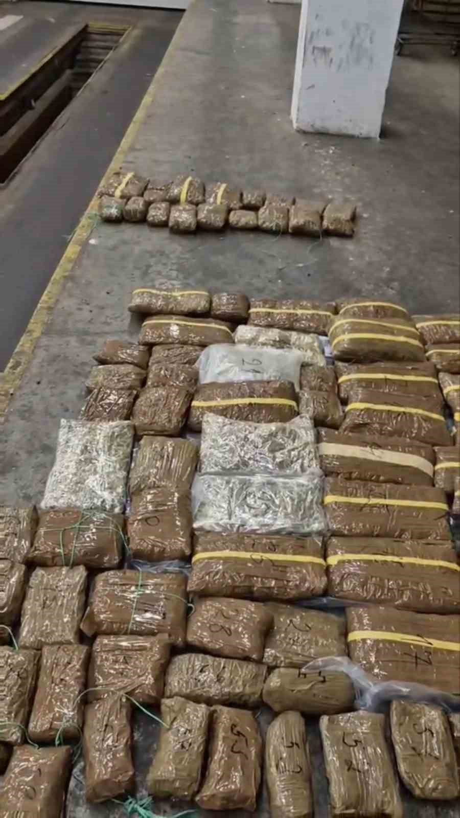 Türkiye’ye sokulmak istenen 45 kilo 760 gram esra sınırda yakalandı 9 turkiyeye sokulmak istenen 45 kilo 760 gram esra sinirda yakalandi 5 vMFQzFAb