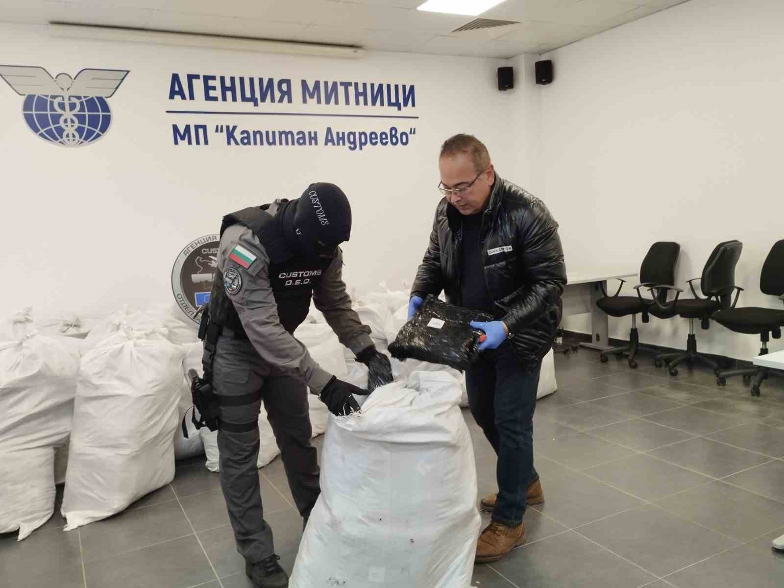 turkiyeye sokulmak istenen 739 kilo esrar sinirda yakalandi 1 OqpklQRd