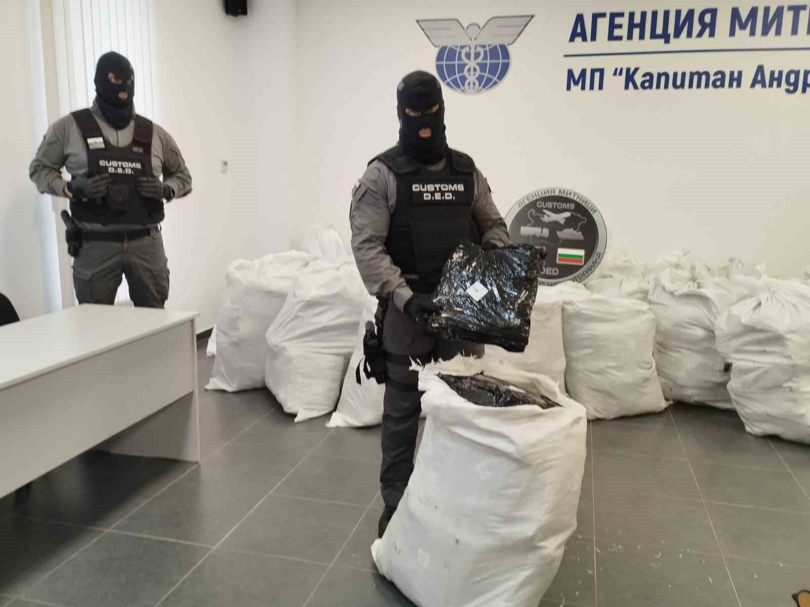 turkiyeye sokulmak istenen 739 kilo esrar sinirda yakalandi 3