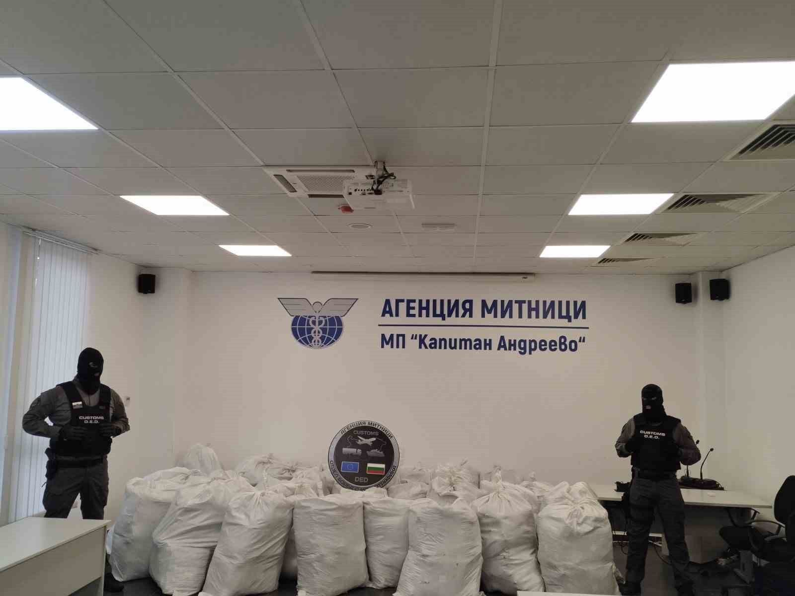 turkiyeye sokulmak istenen 739 kilo esrar sinirda yakalandi 4 CsqqE9RC