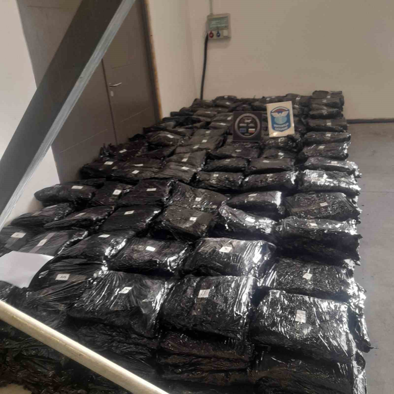 turkiyeye sokulmak istenen 739 kilo esrar sinirda yakalandi 5 LHUTNmZh