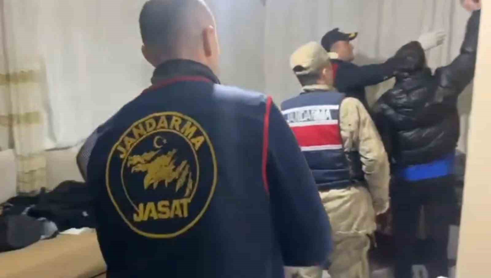 Turşu bidonunda uyuşturucu ticaretine 5 gözaltı 7 tursu bidonunda uyusturucu ticaretine 5 gozalti 3 jqEVzWiw