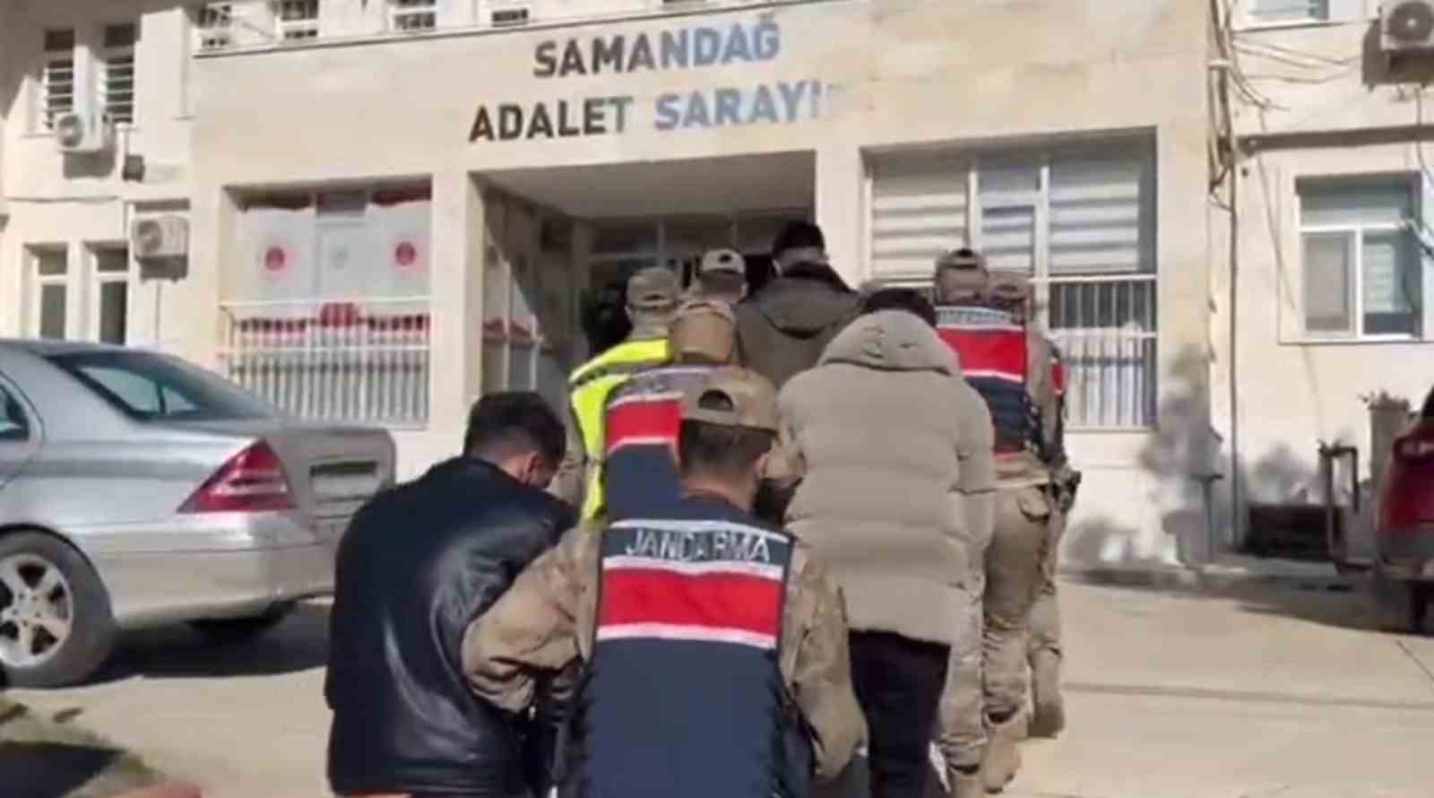 Turşu bidonunda uyuşturucu ticaretine 5 gözaltı 8 tursu bidonunda uyusturucu ticaretine 5 gozalti 4 Pujf9YVr