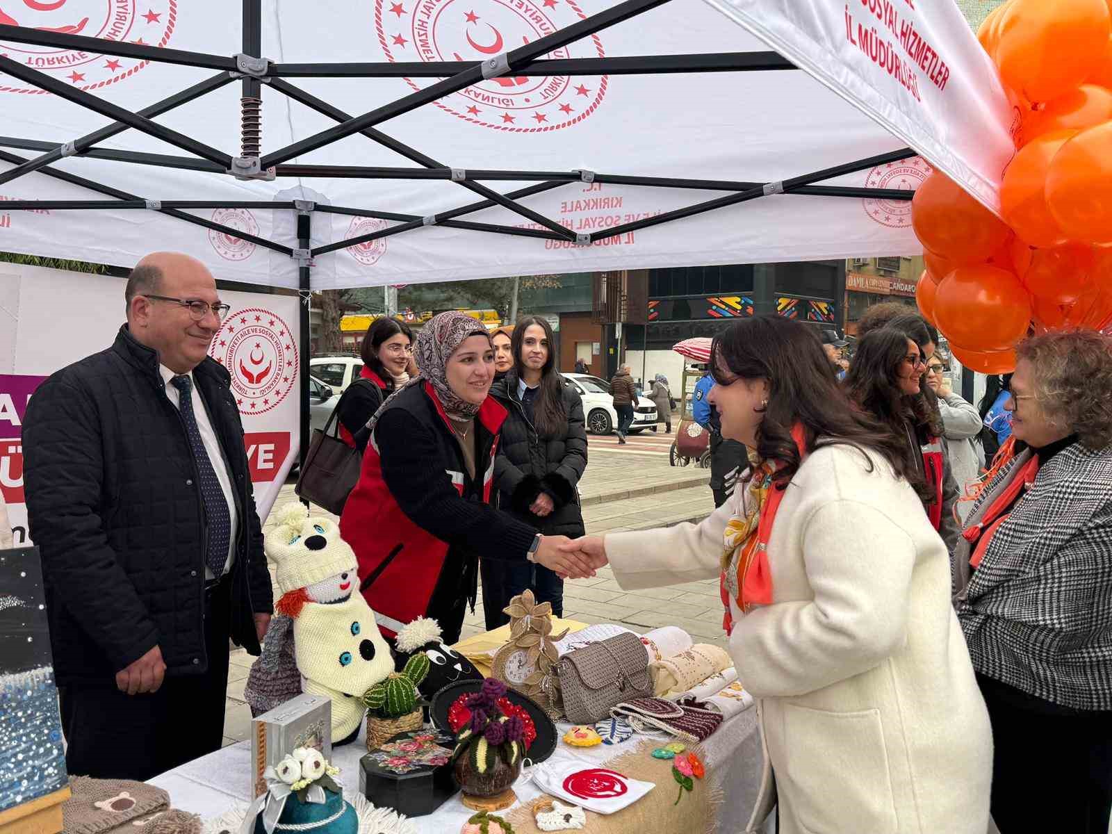 turuncu balonlarla siddete karsi kadinlardan ortak durus 3 AvHRjSqc