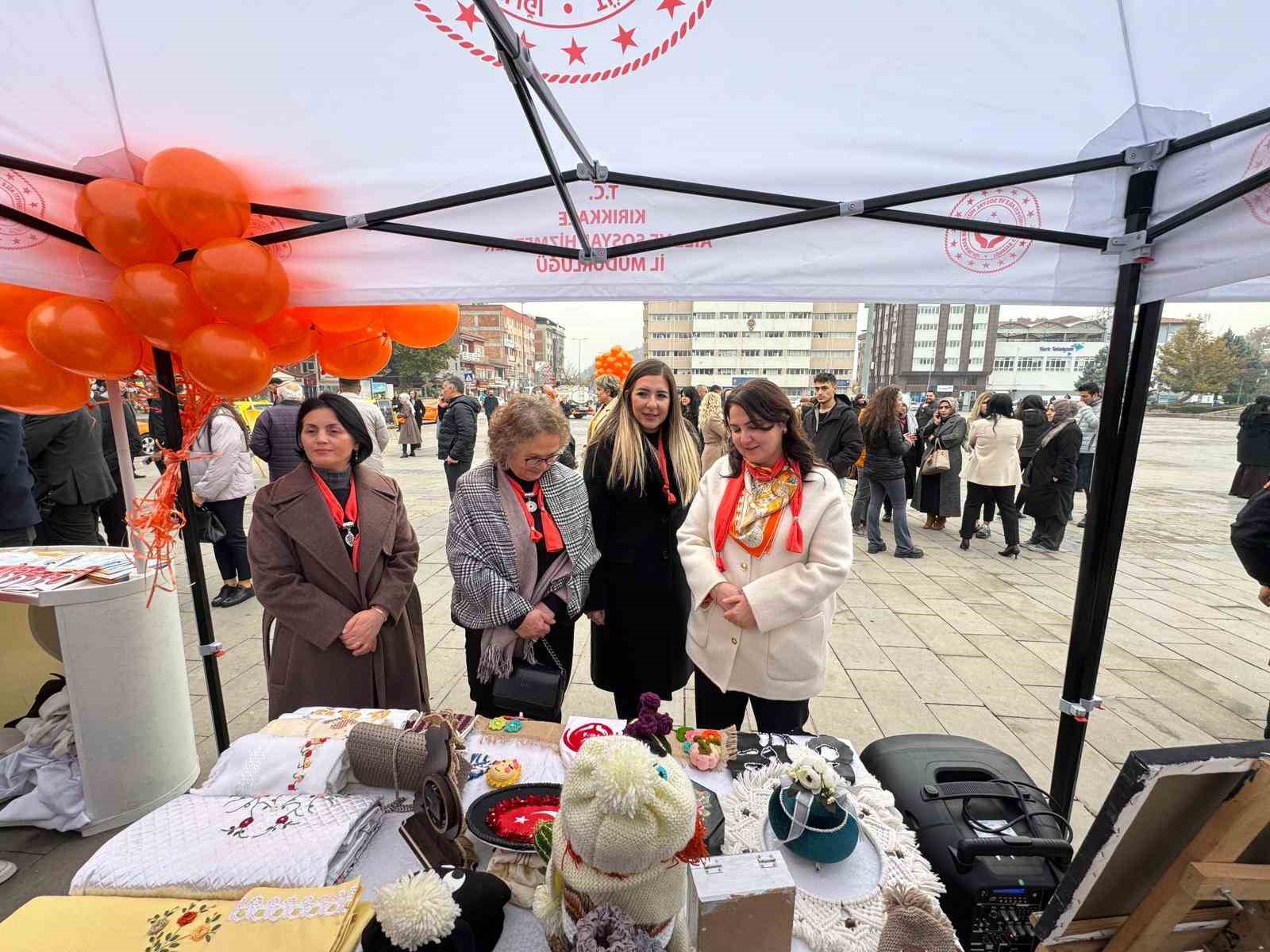turuncu balonlarla siddete karsi kadinlardan ortak durus 4 aYPRkUWl