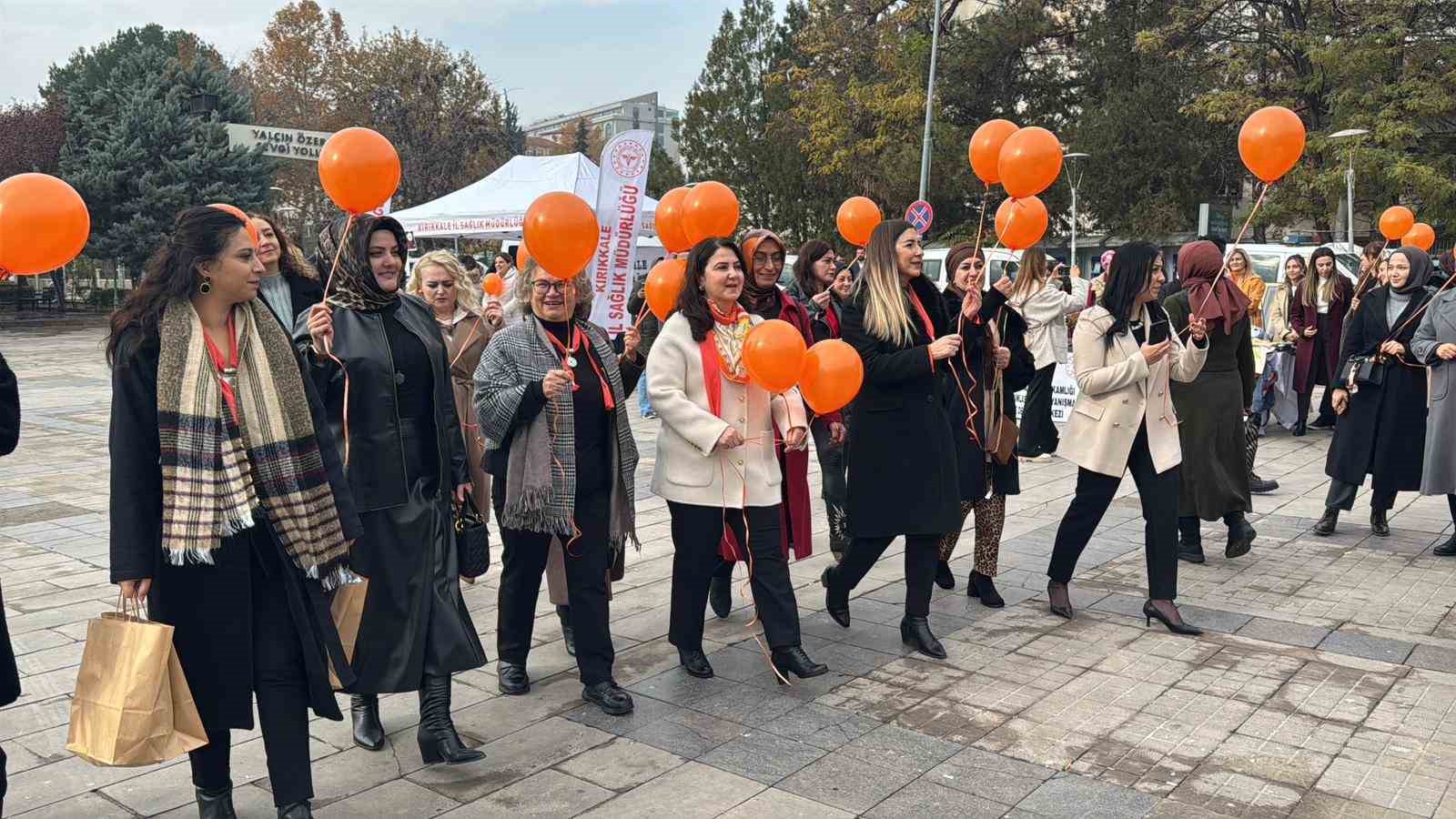 turuncu balonlarla siddete karsi kadinlardan ortak durus 5 D63lppGl