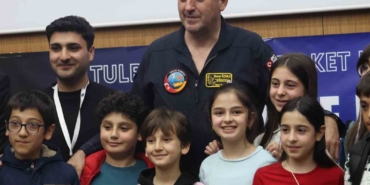 tusas-bas-test-pilotu-murat-ozpala-erzurumda-genclerle-bulustu-hayallerimi-kitaba-donusturuyorum-P1MTR7fm.jpg