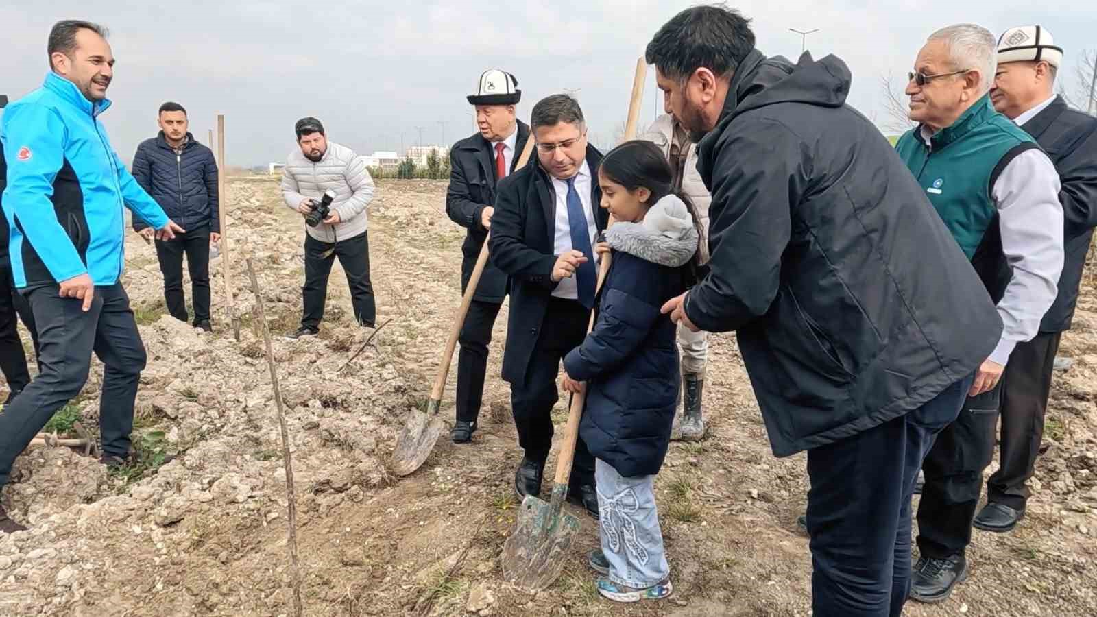 tusas sehidi ekici anisina 1000 meyve fidani toprakla bulusturuldu 1
