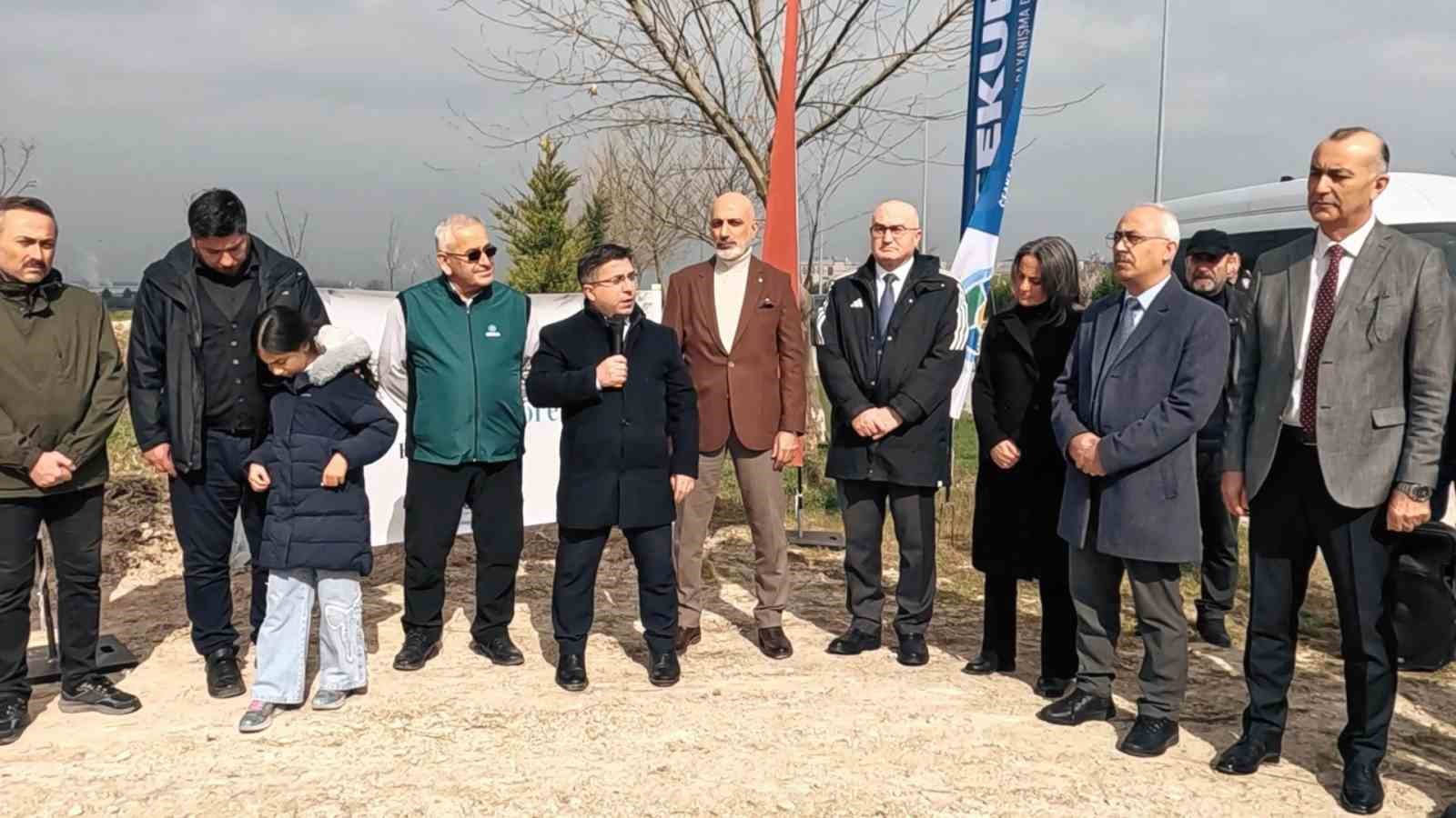 tusas sehidi ekici anisina 1000 meyve fidani toprakla bulusturuldu 3 CZshXmDc