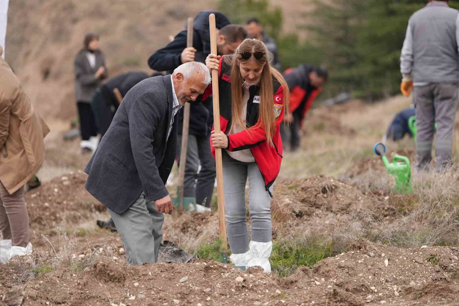 tusas sehitleri anisina binlerce fidan toprakla bulustu 3 uNGOAwZu