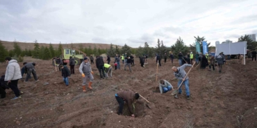 tusas-sehitleri-anisina-binlerce-fidan-toprakla-bulustu-Rl4a5Wsx.jpg