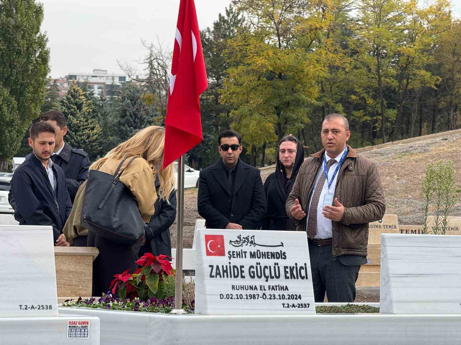 tusasa duzenlenen teror saldirisi sehitleri yil donumunde kabri basinda anildi 1 7hBsb1R4