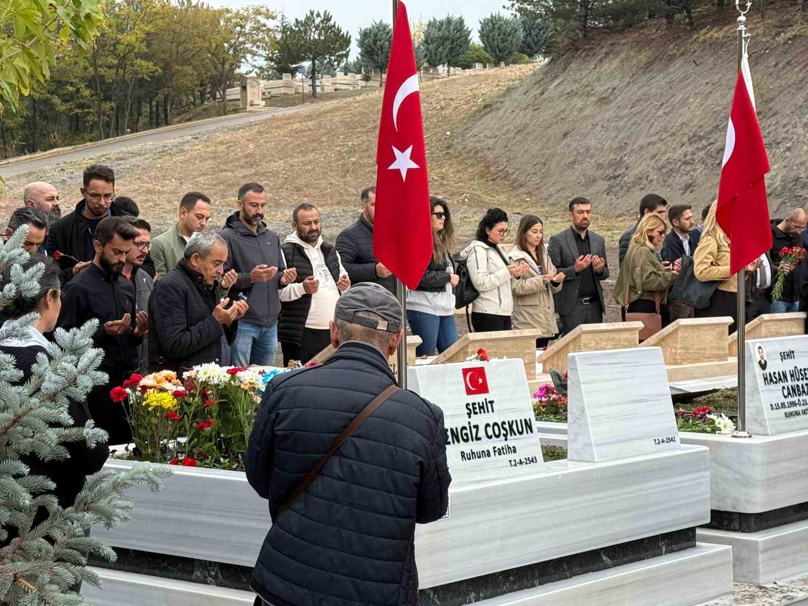 tusasa duzenlenen teror saldirisi sehitleri yil donumunde kabri basinda anildi 2 TOItAfsa