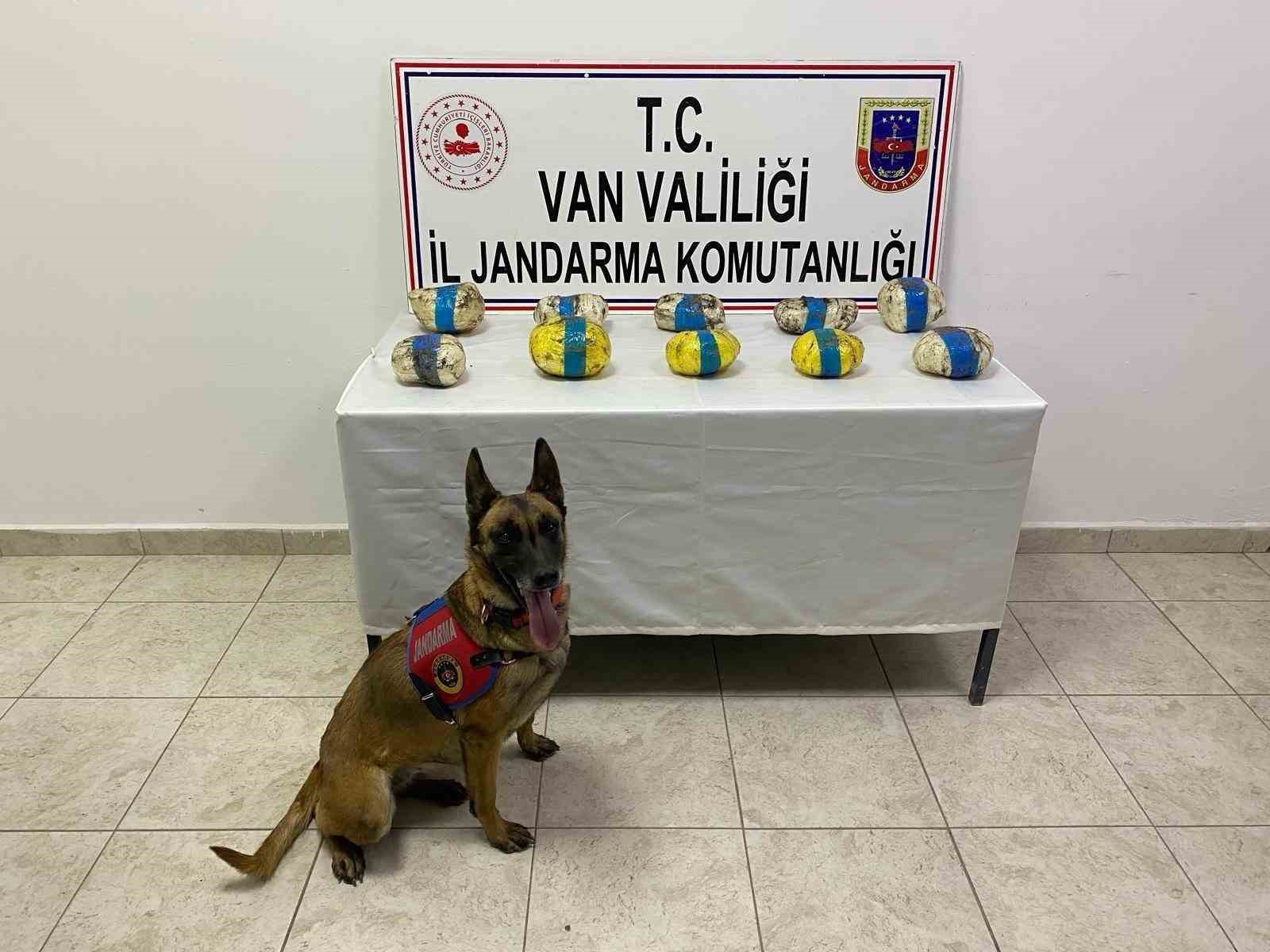 tusbada 11 kilo metamfetamin ele gecirildi 0 BzNir4YD