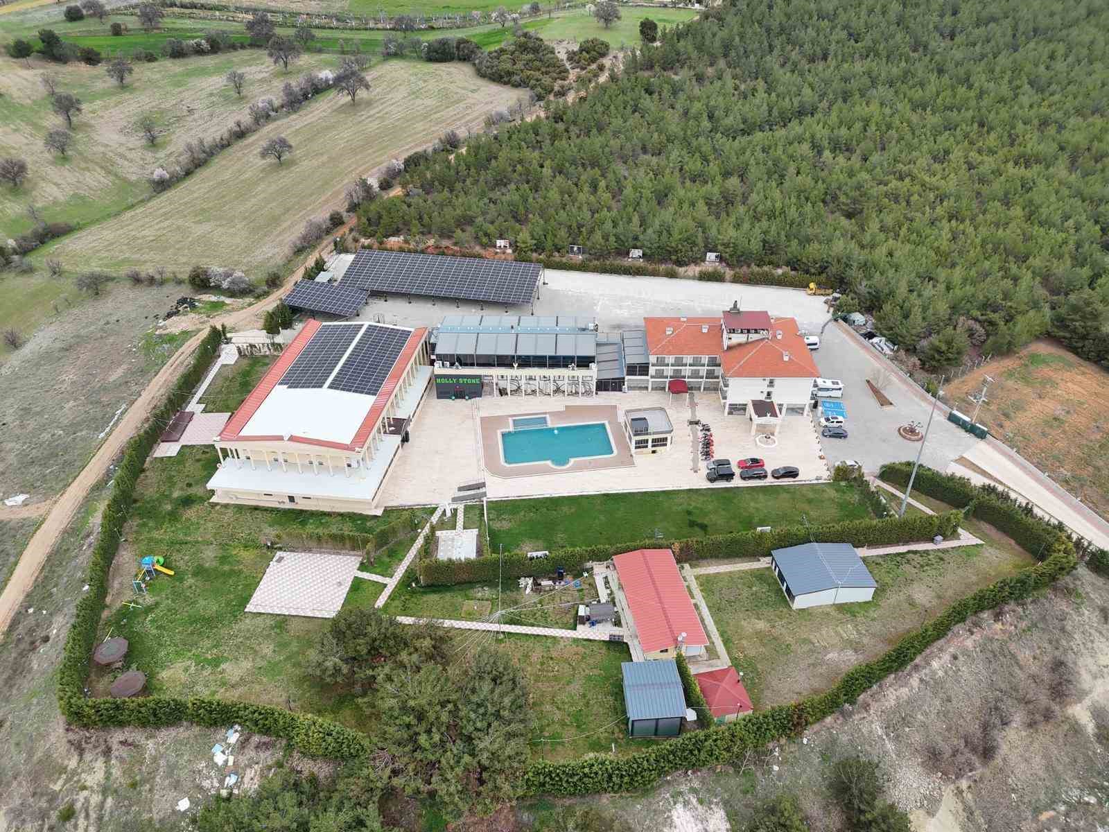 Tutuklu Başkan Yalım’ın sevgilisine aldığı milyonluk otomobil ve diğer araçlar, kayyım atanan otele getirildi 9 tutuklu baskan yalimin sevgilisine aldigi milyonluk otomobil ve diger araclar kayyim atanan otele getirildi cjnVrpaN