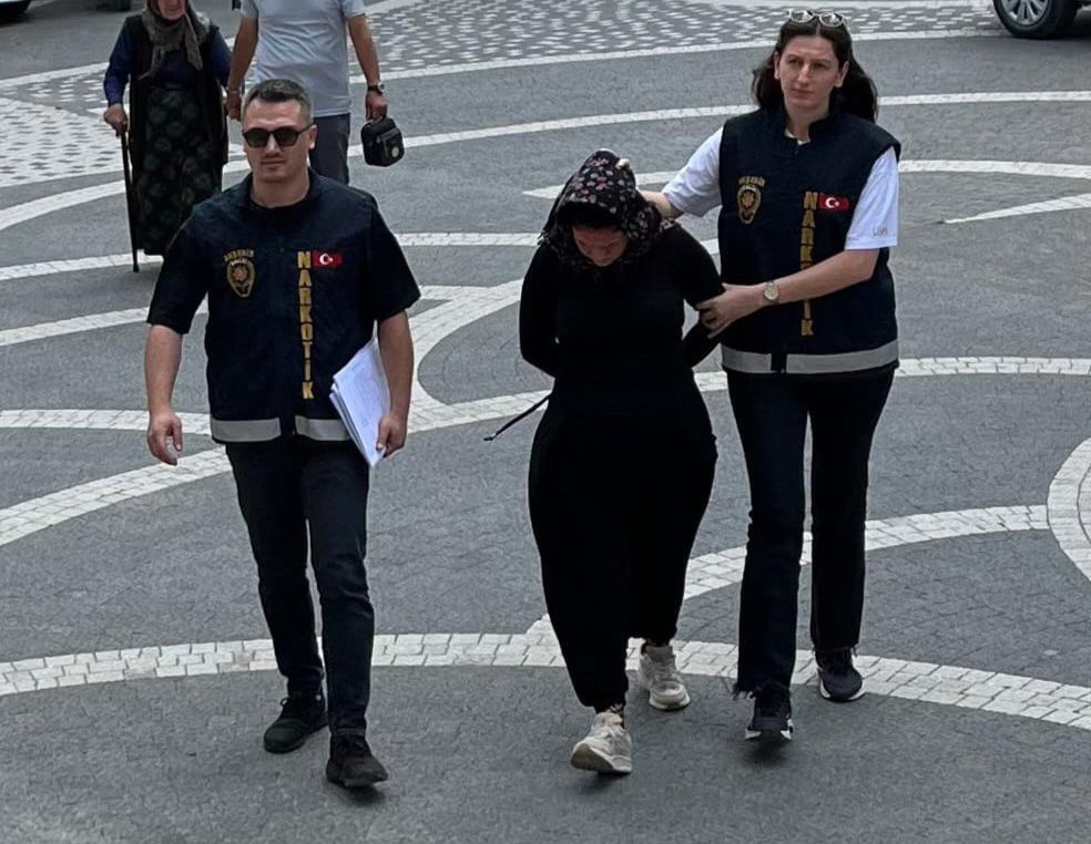 tutuklu oglunu ziyarete gitti uzerinden 18 uyusturucu hap cikti 0 PhpvyCfZ