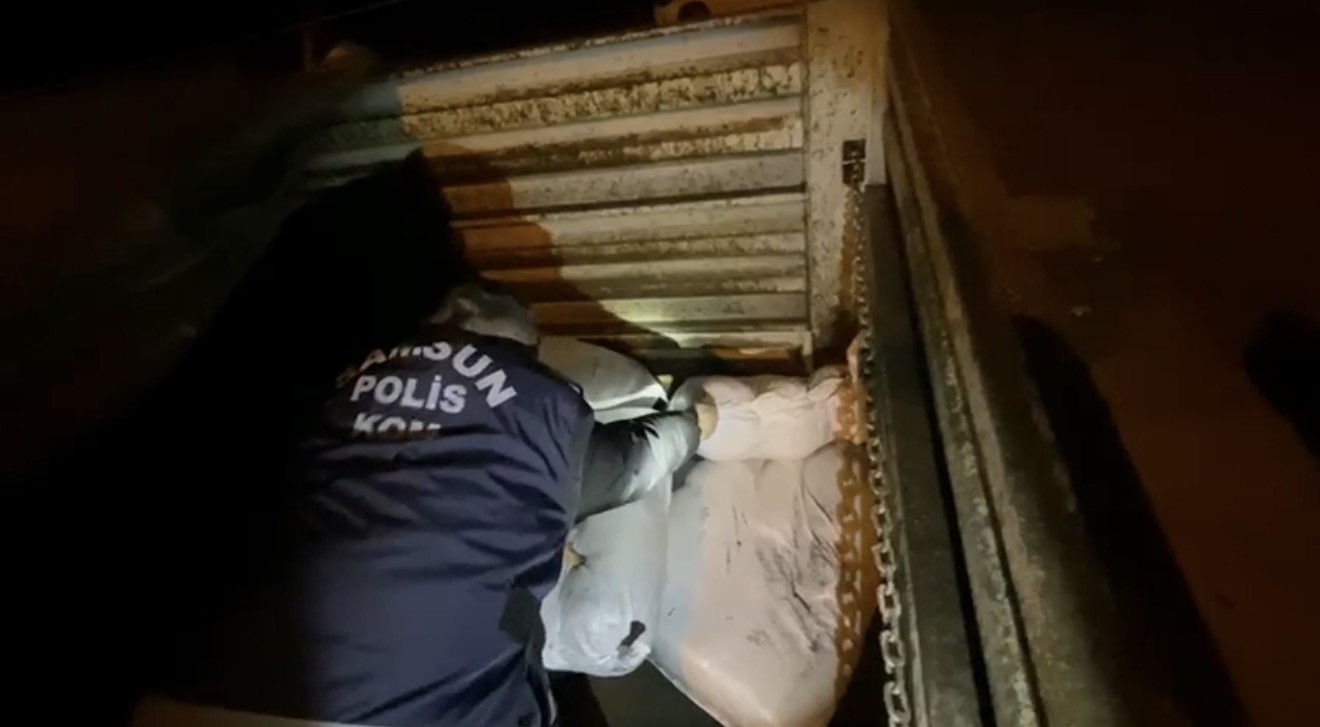 tutun operasyonunda tirdan 215 kilo kacak tutun cikti 1 AGXKM7IL
